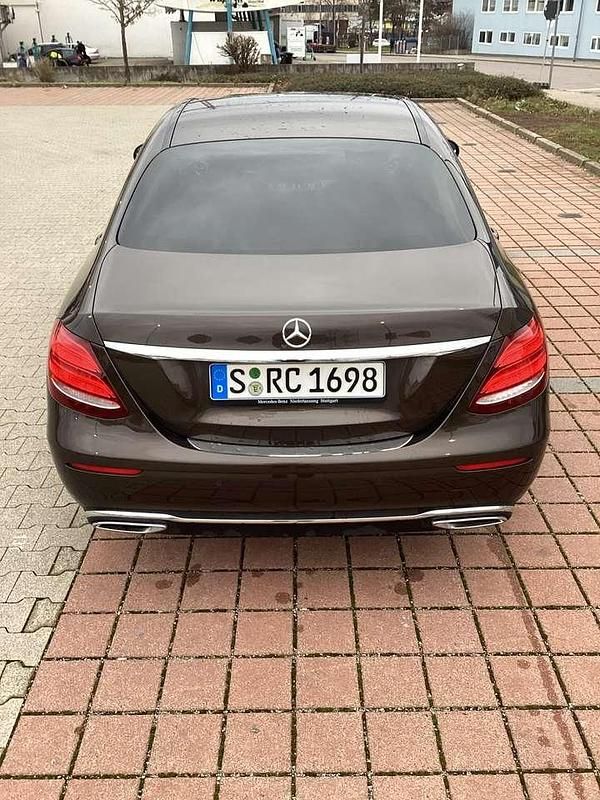 Gebraucht Mercedes E220 Avantgarde 194 PS (142 kW) 2017 Braun Limousine
