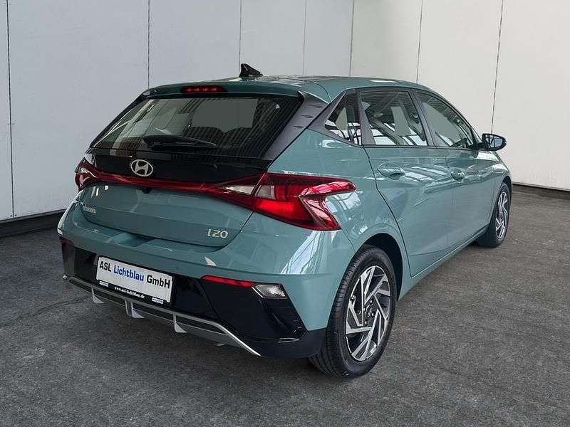 Neu Hyundai i20 Trend 101 PS (74 kW) 2025 Mangrove green Kleinwagen