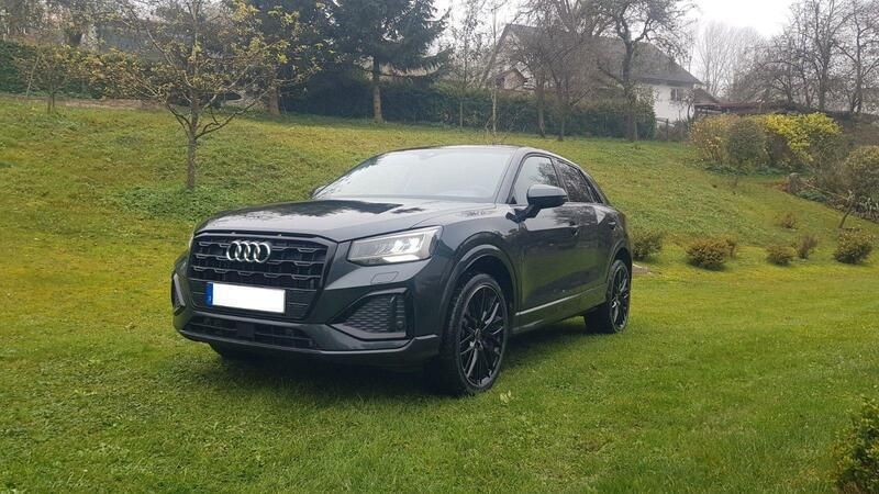 Grau Gebraucht 2024 Audi Q2 Advanced SUV | 28.499 € (Fairer Preis) - Bild 1/4