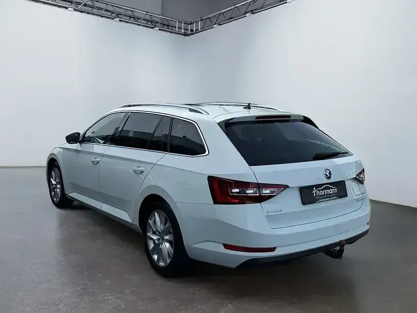 Gebraucht Skoda Superb 190 PS (139 kW) 2018 Weiß Kombi