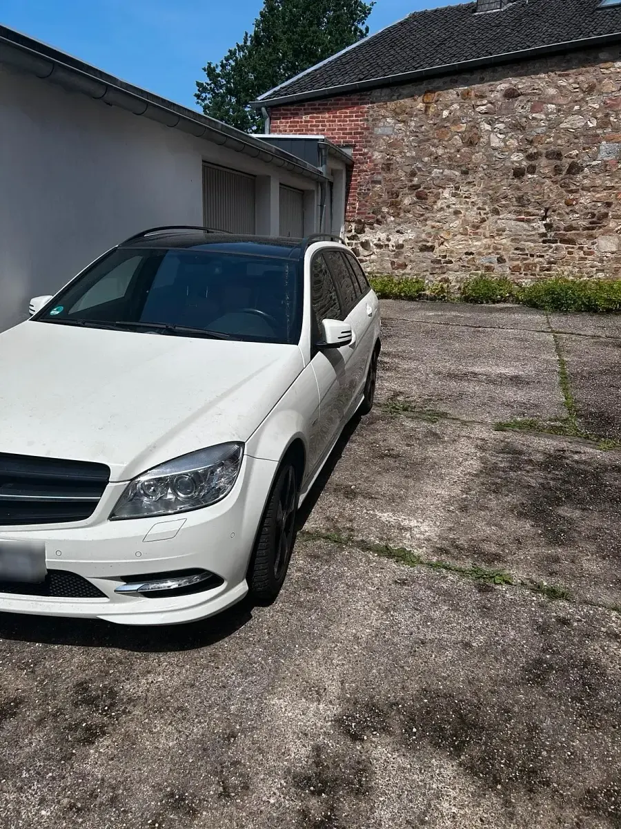 Gebraucht Mercedes 180 120 PS (88 kW) 2011 Weiß Limousine