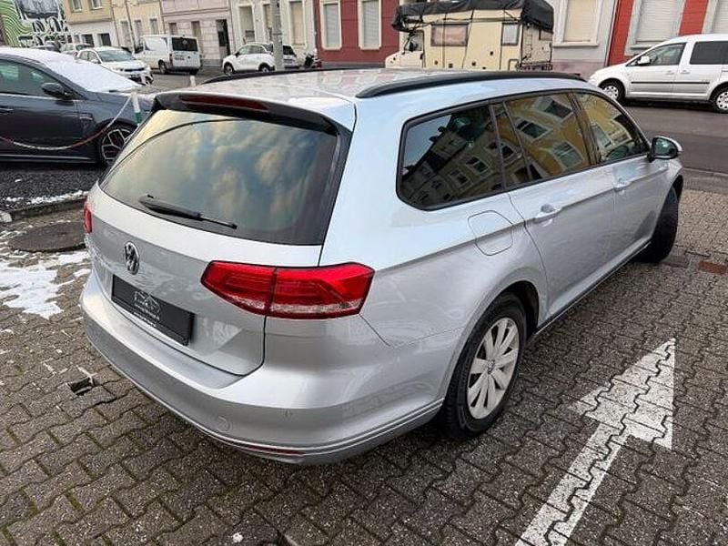 Gebraucht VW Passat 150 PS (110 kW) 2019 Reflexsilber Kombi