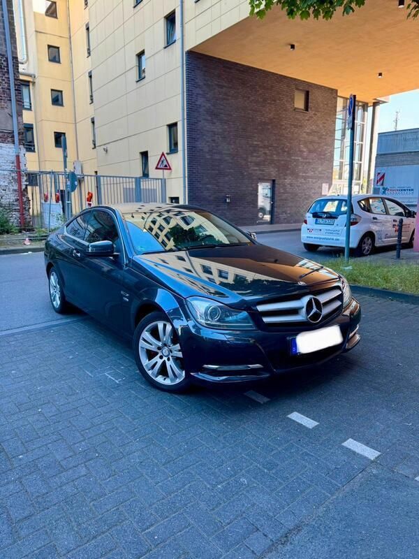 Schwarz Gebraucht 2011 Mercedes C220 Coupé | 5.399 € (Guter Preis) - Bild 1/4