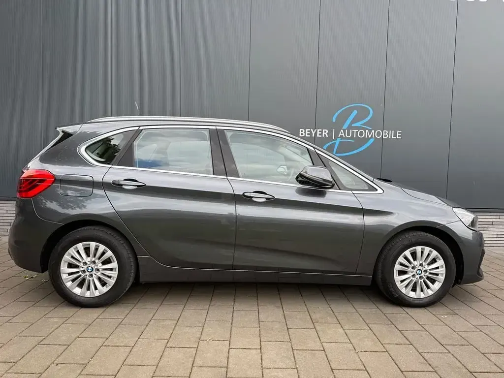 Gebraucht BMW 218 Active Tourer Advantage 150 PS (110 kW) 2020 Grau Van / Kleinbus