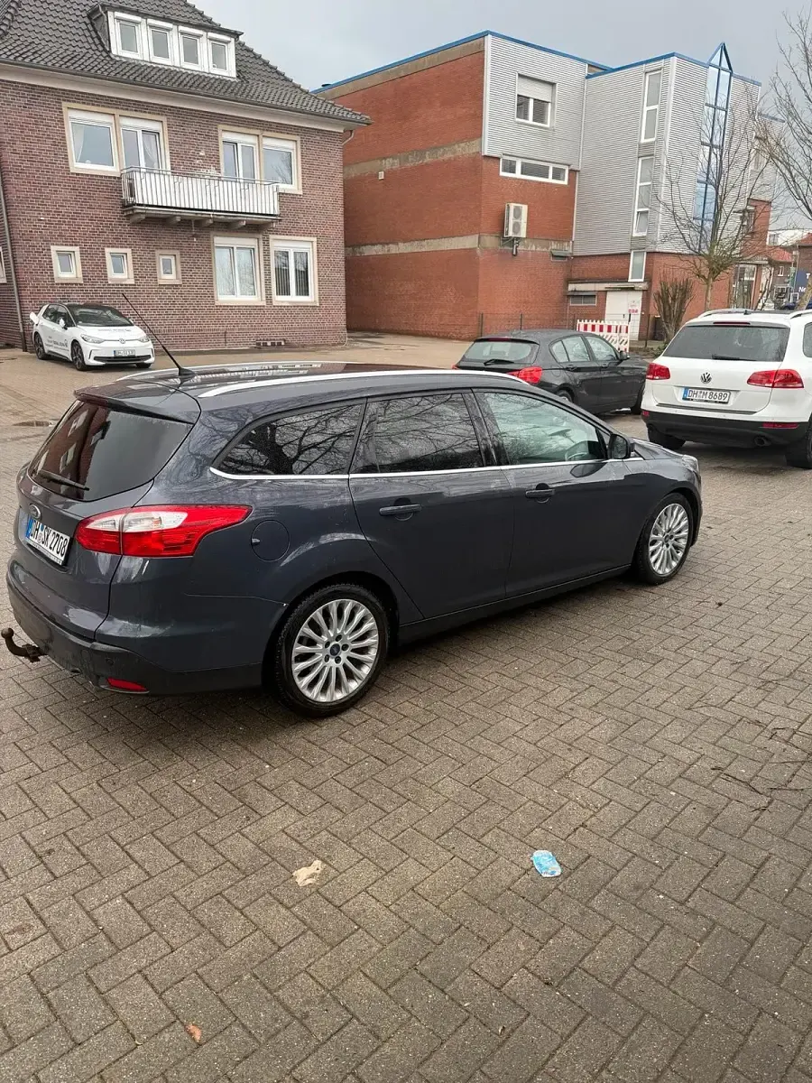 Używany Ford Focus 140 KM (102 kW) 2011 Szary Kombi