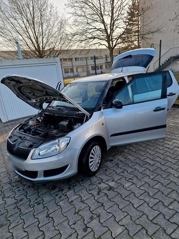 Gebraucht Skoda Fabia 70 PS (51 kW) 2012 Silber Kleinwagen