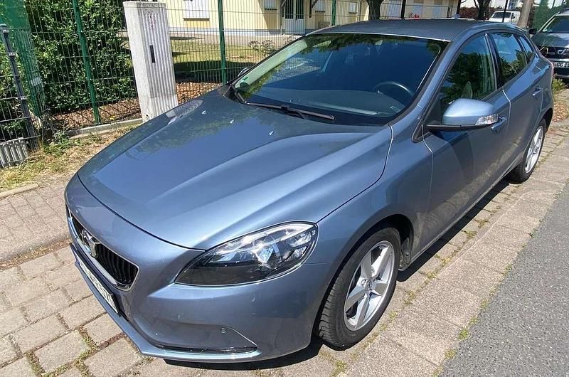 Gebraucht 2018 Volvo V40 Kinetic Limousine | 15.450 € (Fairer Preis) - Bild 1/4