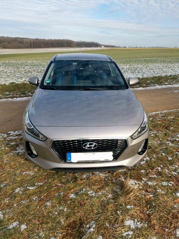 Weiß Gebraucht 2017 Hyundai i30 Style Limousine | 11.100 € (Fairer Preis) - Bild 1/4