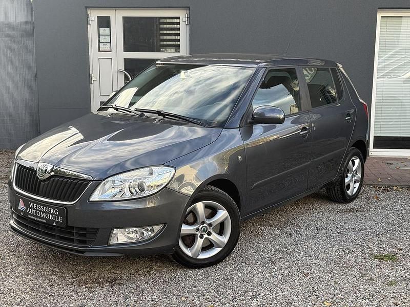 Anthracitegrau metallic Gebraucht 2011 Skoda Fabia Ambiente Kleinwagen | 6.990 € (Etwas zu teuer) - Bild 1/4