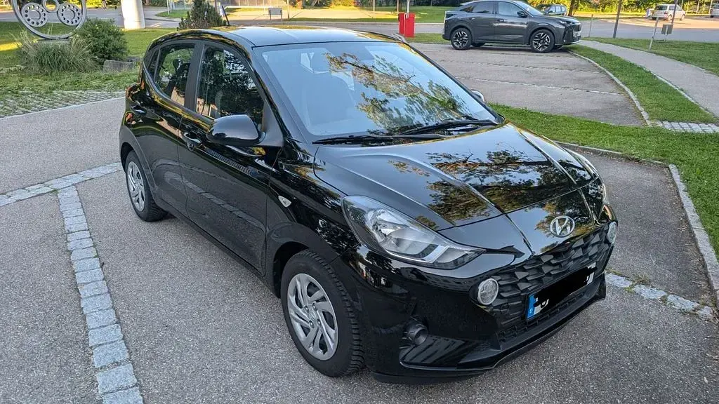 Gebraucht Hyundai i10 Select 67 PS (49 kW) 2023 Schwarz Kleinwagen