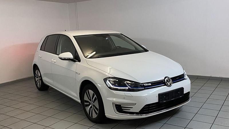 Gebraucht VW Golf 100 kW (136 PS) 2019 Weiß Limousine