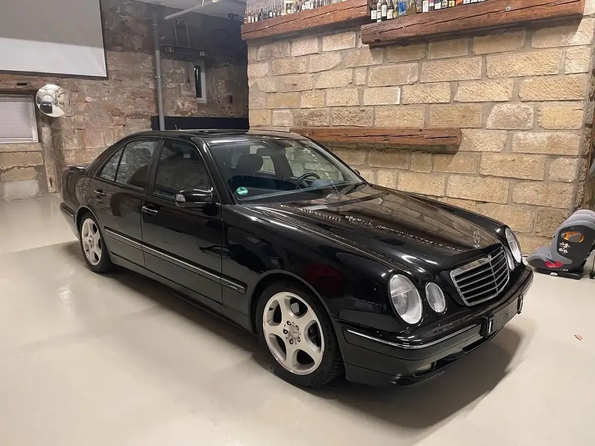 Gebraucht Mercedes E280 204 PS (150 kW) 1999 Schwarz Limousine