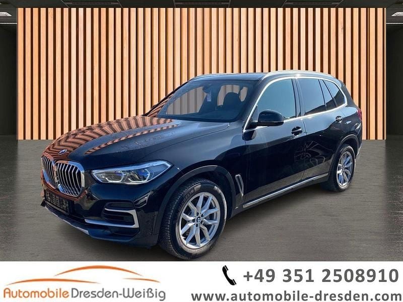 Schwarz black sapphire metallic (metallic) Gebraucht 2022 BMW X5 Sport Line SUV | 49.980 € (Superpreis) - Bild 1/4