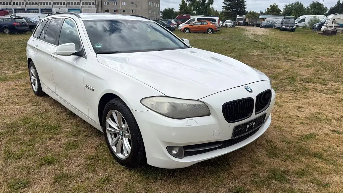 Gebraucht BMW 520 Comfort Edition 184 PS (135 kW) 2013 Weiß Kombi