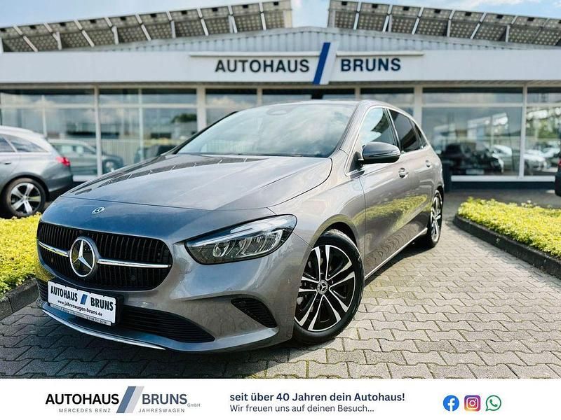 Mountaingrau met. (metallic) Gebraucht 2024 Mercedes B200 Progressive Van / Kleinbus | 35.890 € (Etwas zu teuer) - Bild 1/4