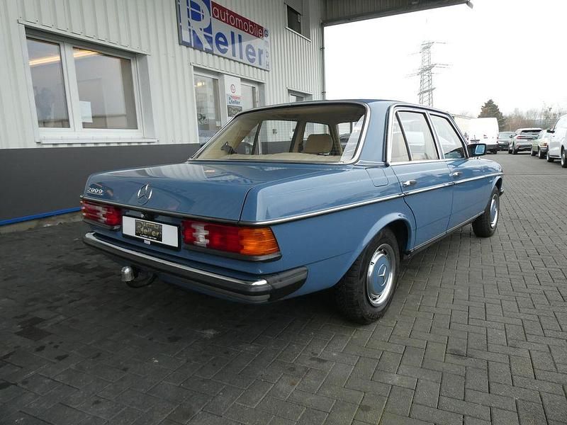 Gebraucht Mercedes 200 60 PS (44 kW) 1983 Blau Limousine