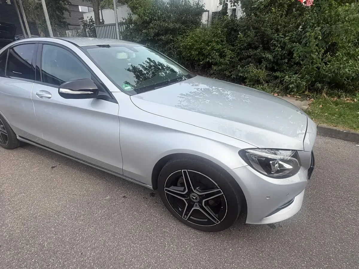 Gebraucht Mercedes C180 156 PS (114 kW) 2015 Silber Limousine
