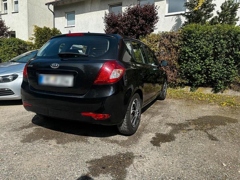 Usata Kia Ceed 90 CV (66 kW) 2010 Nero Utilitaria