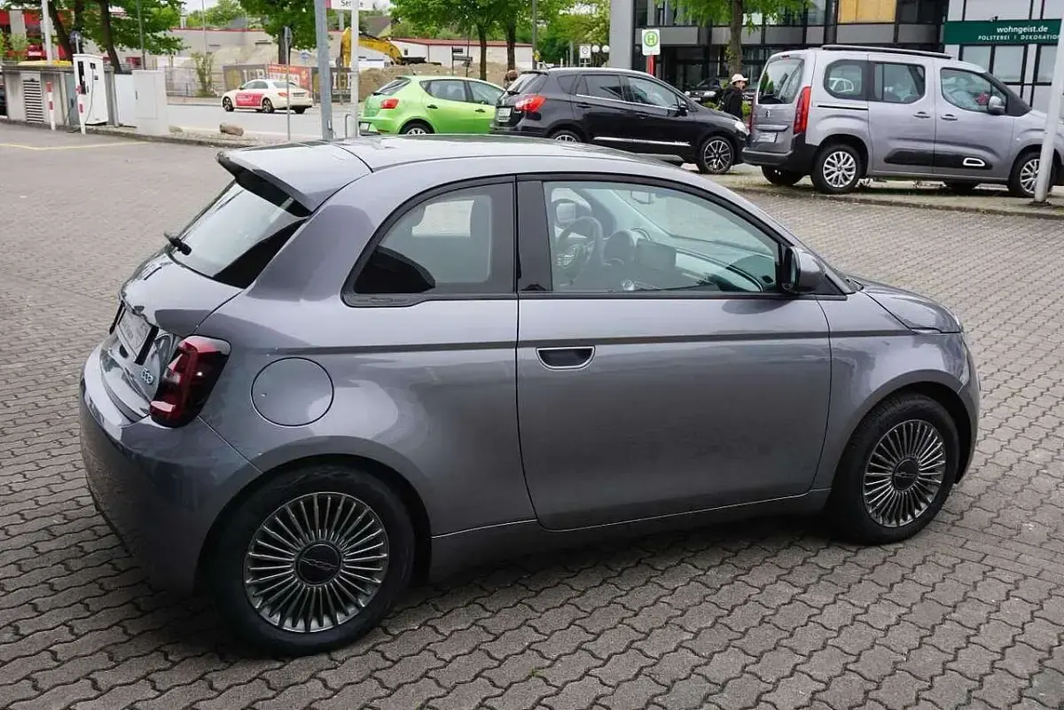 Gebraucht Fiat 500e Icon 86 kW (118 PS) 2022 Grau Limousine
