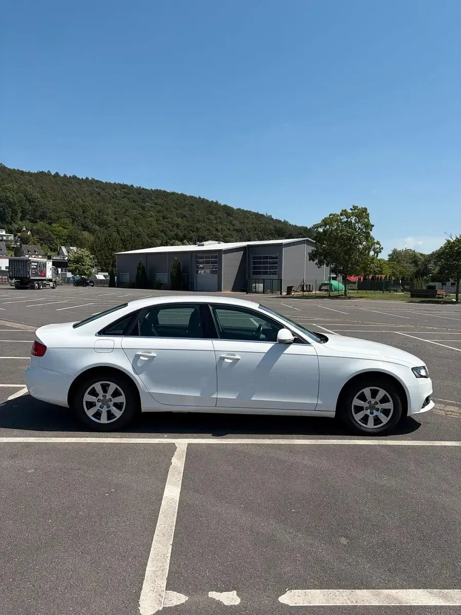 Gebraucht Audi A4 120 PS (88 kW) 2009 Weiß Limousine