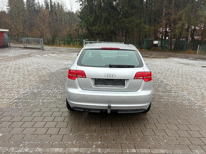 Gebraucht Audi A3 Attraction 105 PS (77 kW) 2011 Grau Limousine