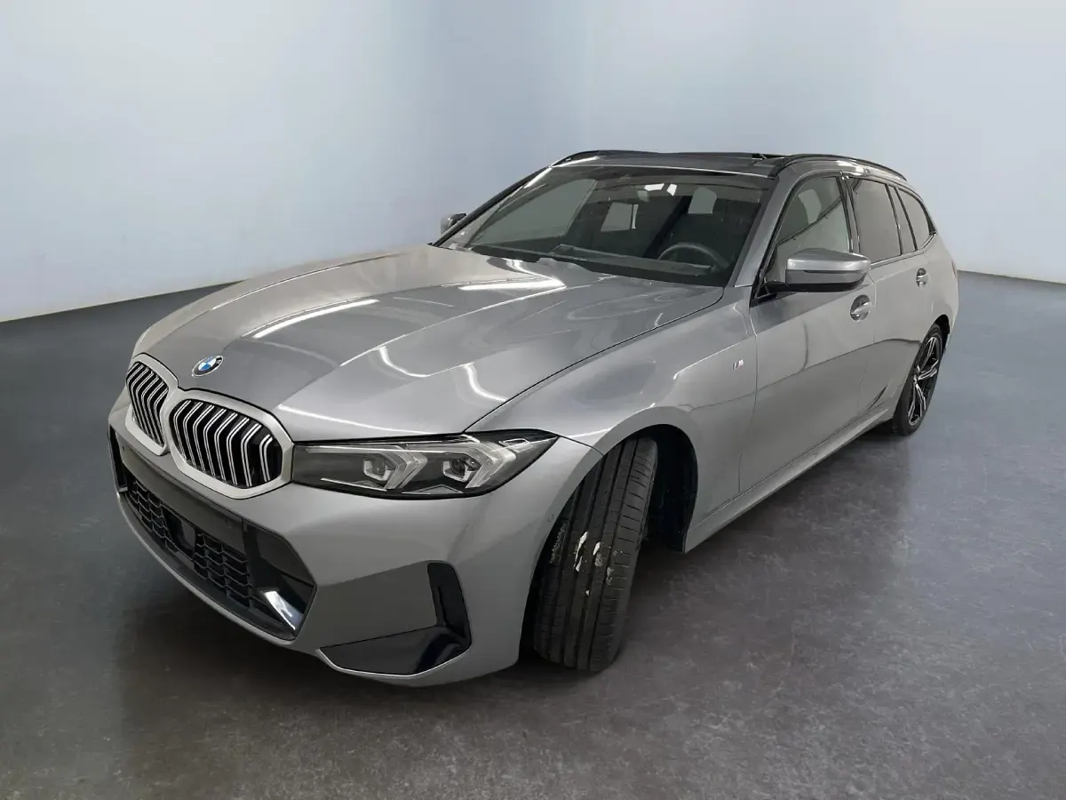 Gebraucht BMW 330 M Sport 245 PS (180 kW) 2025 C4w  skyscraper grau metallic Kombi