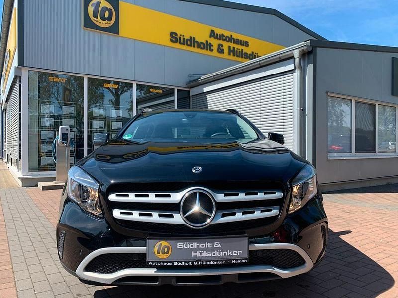 Gebraucht Mercedes GLA180 122 PS (89 kW) 2018 Nachtschwarz  unilack SUV
