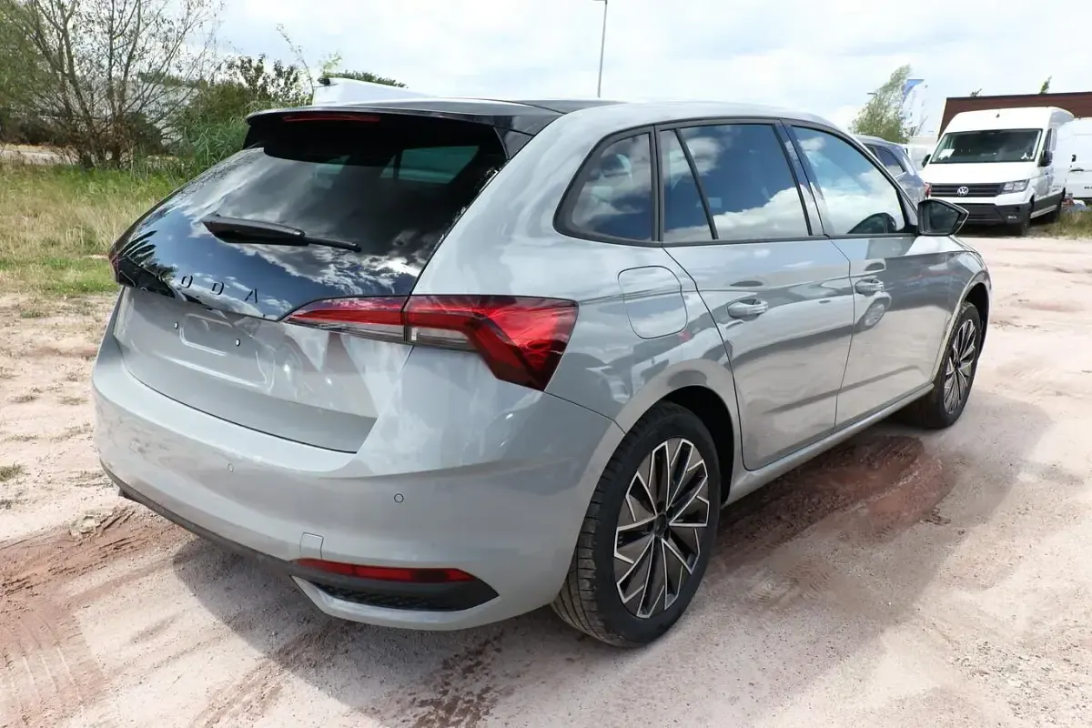 Neu Skoda Scala Dynamic 150 PS (110 kW) 2026 Stahlgrau Kleinwagen