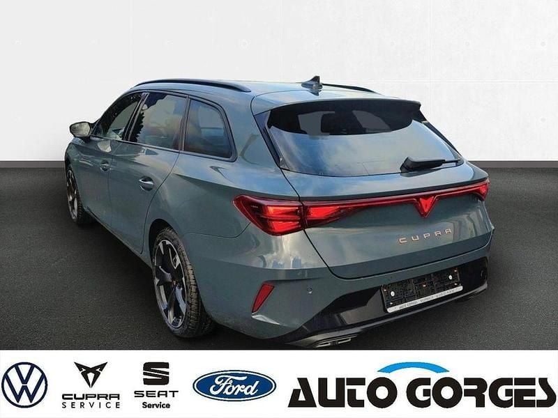 Neu Cupra Leon 150 PS (110 kW) 2025 Blau Limousine