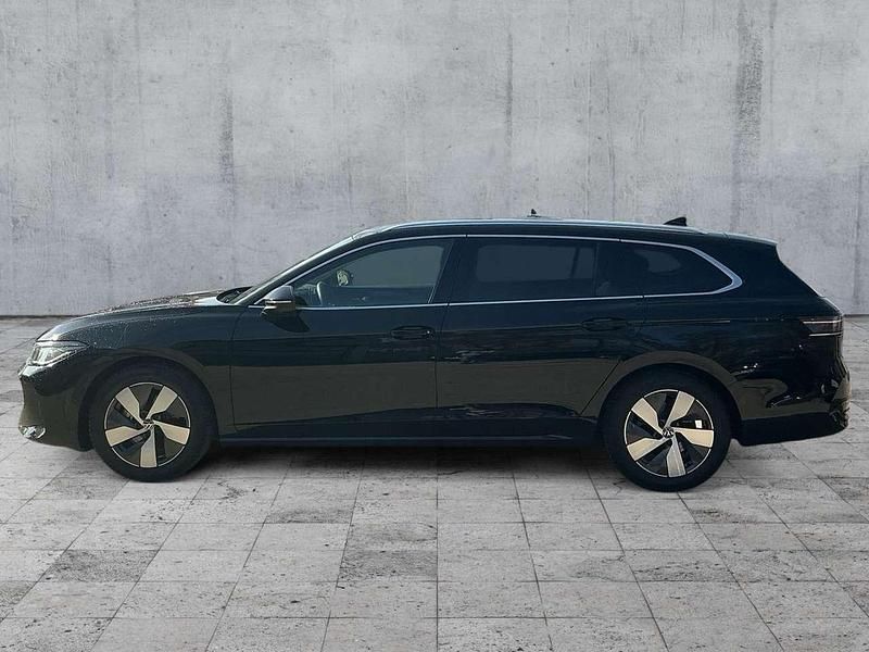 Gebraucht VW Passat Elegance 150 PS (110 kW) 2025 Grenadillschwarz metallic Kombi
