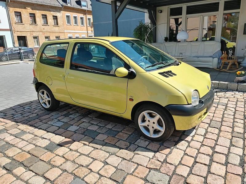 Second-hand Renault Twingo 75 CP (55 kW) 2001 Galben Hatchback
