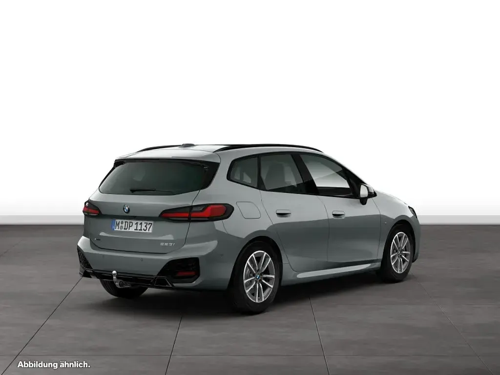 Gebraucht BMW 223 Active Tourer M Sport 204 PS (150 kW) 2026 Grau Van / Kleinbus