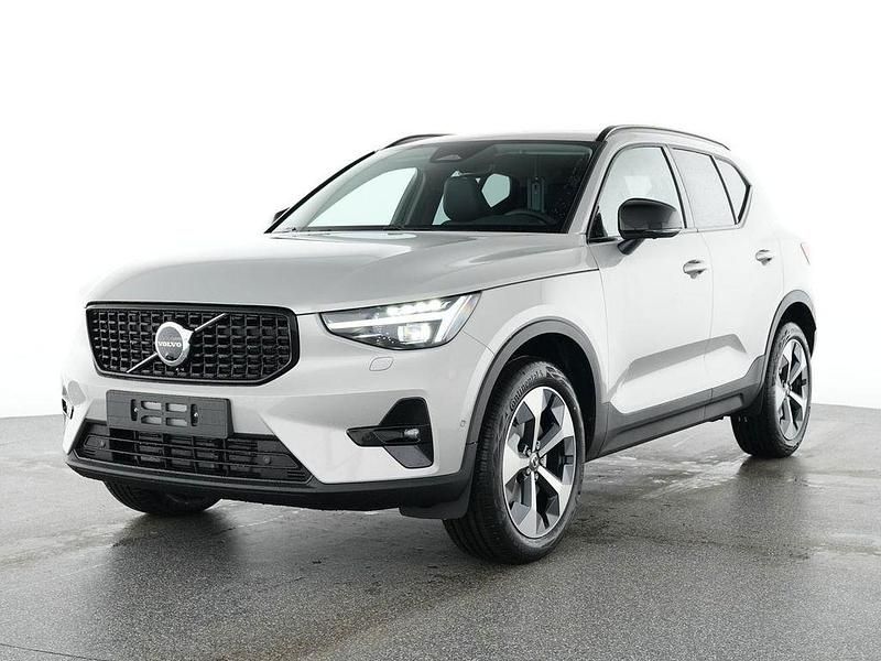 Silber Gebraucht 2025 Volvo XC40 Plus SUV | 40.900 € (Fairer Preis) - Bild 1/4