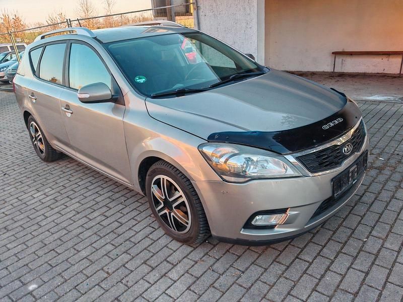 Gebraucht Kia Ceed 116 PS (85 kW) 2010 Gold Kleinwagen