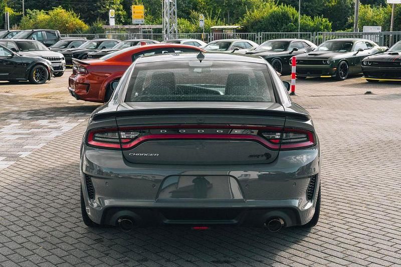 Neu Dodge Charger 727 PS (534 kW) 2025 Grau Limousine