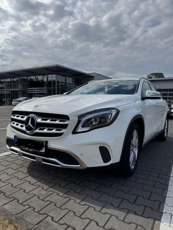 Weiß Gebraucht 2019 Mercedes GLA180 SUV | 21.000 € (Fairer Preis) - Bild 1/4