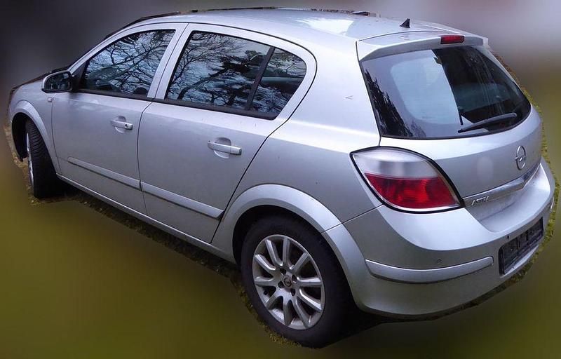 Gebraucht Opel Astra 90 PS (66 kW) 2004 Silber Limousine