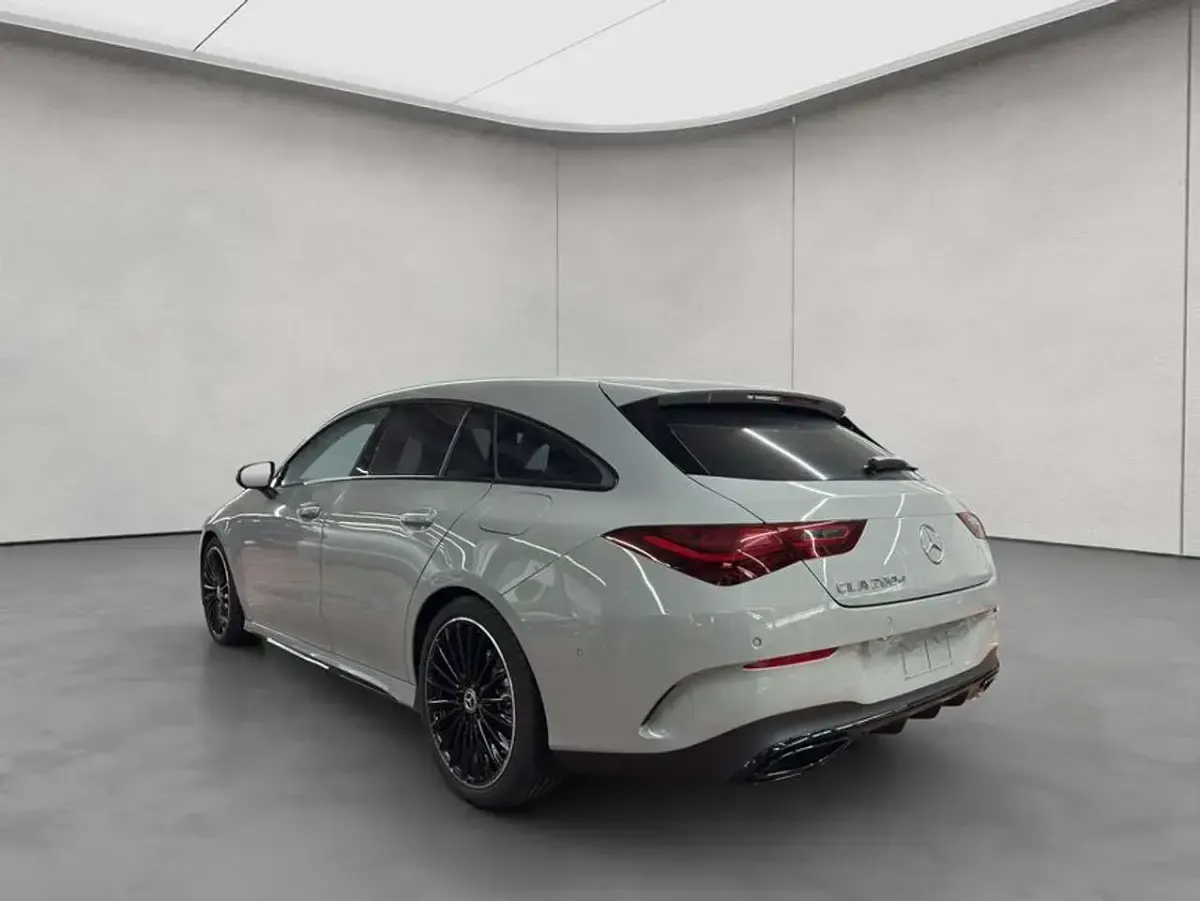 Gebraucht Mercedes CLA200 AMG 150 PS (110 kW) 2026 Manufaktur alpingrau uni Kombi