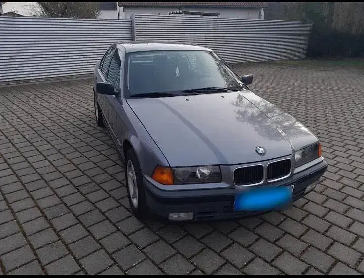 Gebraucht BMW 318 113 PS (83 kW) 1993 Limousine