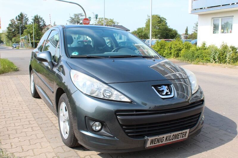 Grau Gebraucht 2011 Peugeot 207 Tendance Limousine | 4.980 € (Etwas zu teuer) - Bild 1/4