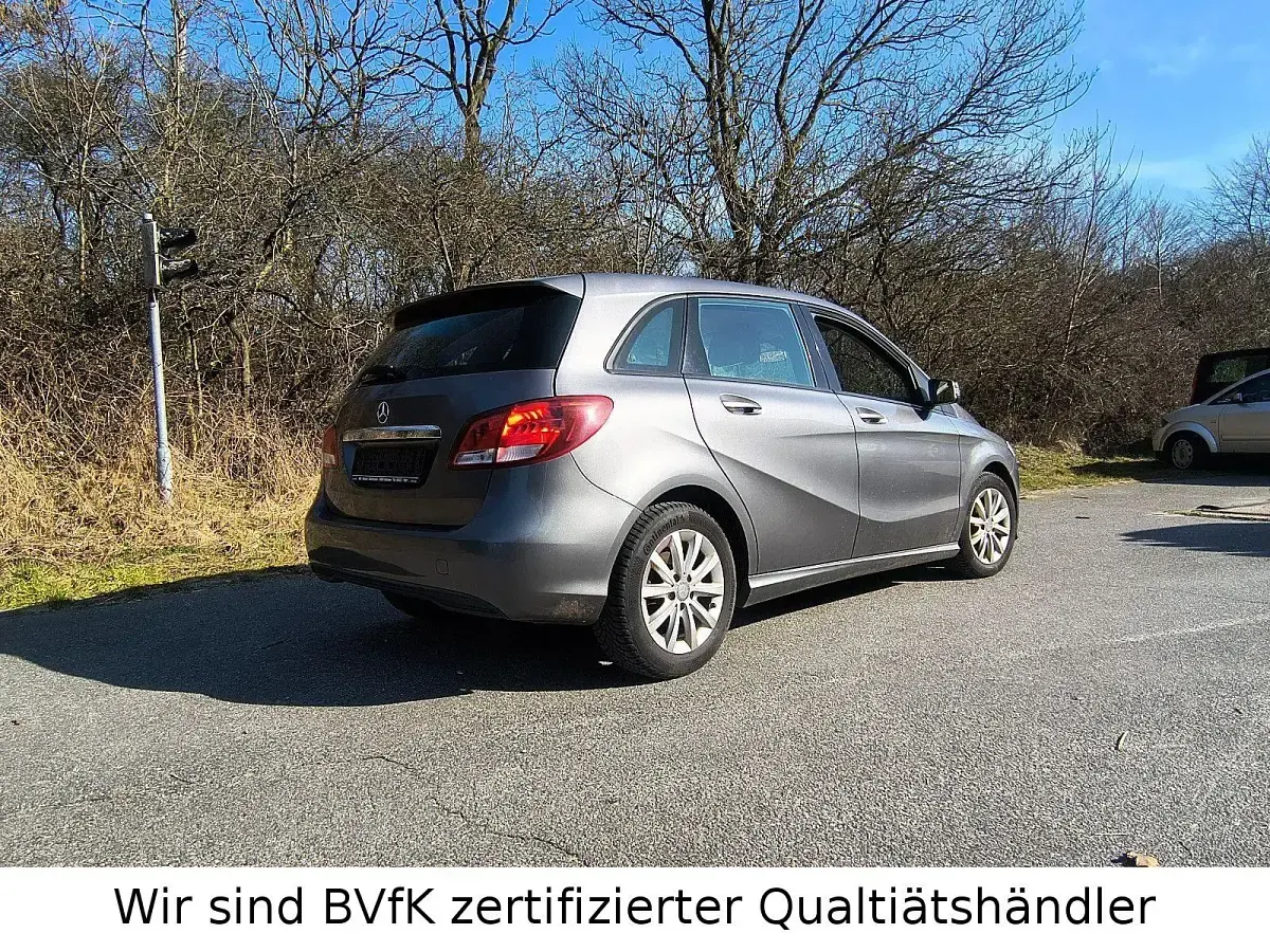 Gebraucht Mercedes B180 109 PS (80 kW) 2015 Grau Kleinwagen