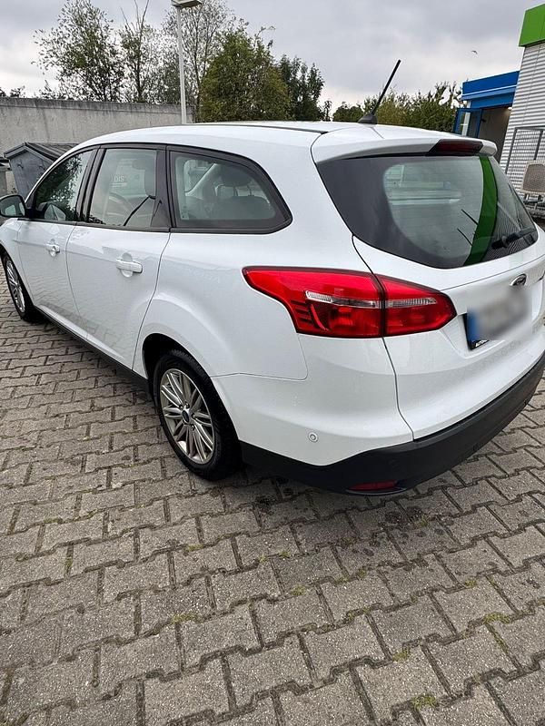 Gebraucht Ford Focus 95 PS (69 kW) 2018 Weiß Kombi