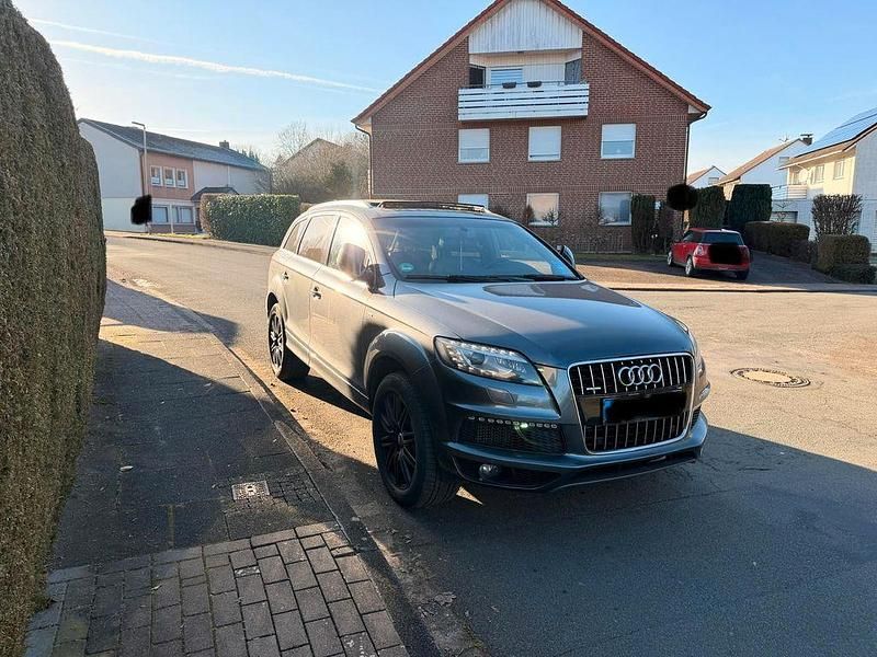 Grau Gebraucht 2012 Audi Q7 Ambiente SUV | 15.999 € (Superpreis) - Bild 1/4