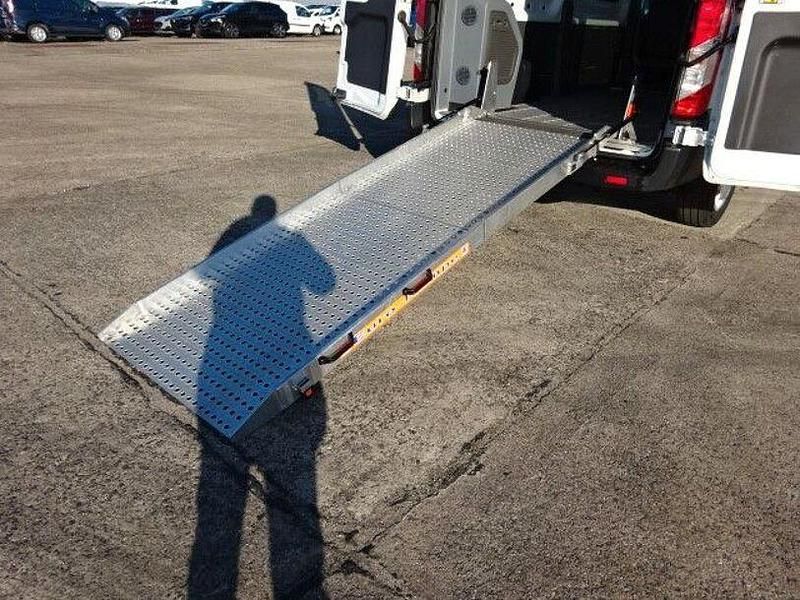 Gebraucht Ford Transit Trend 131 PS (96 kW) 2020 Weiß Kombi