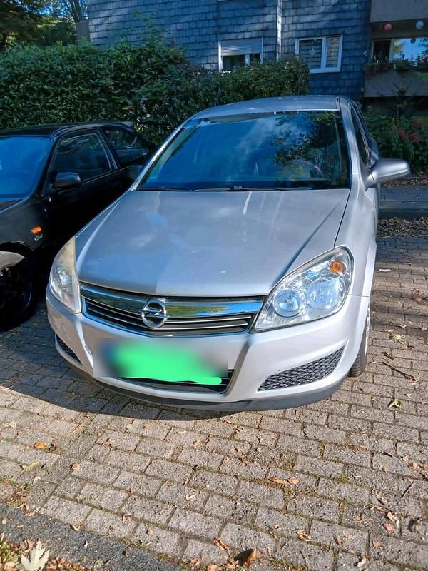 Grau Gebraucht 2009 Opel Astra Kleinwagen | 2.000 € (Guter Preis) - Bild 1/4