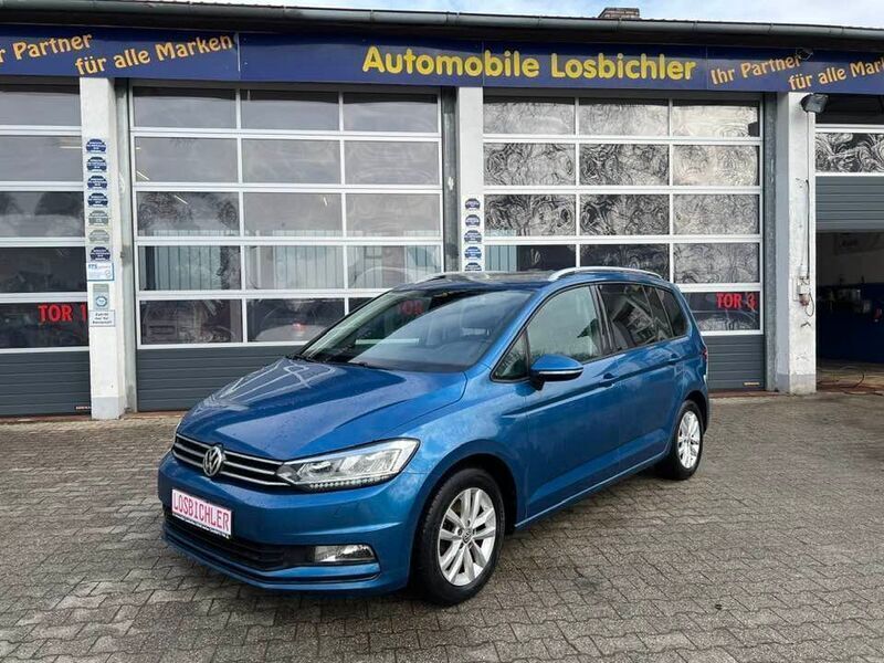 Blau Gebraucht 2017 VW Touran Comfortline Van / Kleinbus | 17.990 € (Fairer Preis) - Bild 1/4