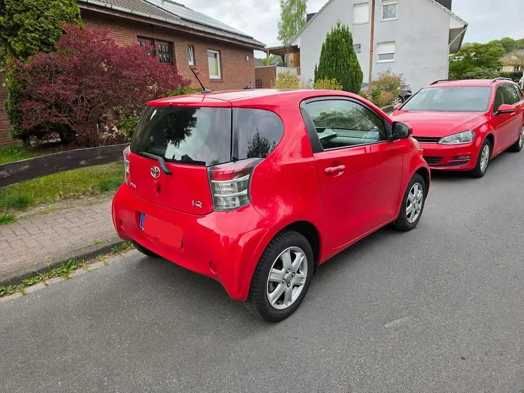 Gebraucht Toyota iQ 68 PS (50 kW) 2009 Rot Kleinwagen