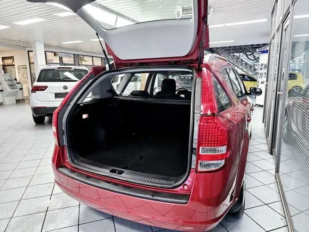 Gebraucht Kia Ceed Sportswagon 125 PS (91 kW) 2012 Infraredmet. (metallic) Kombi