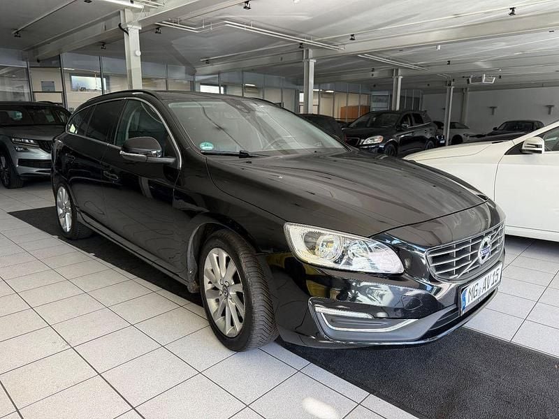 Schwarz Gebraucht 2016 Volvo V60 Summum Kombi | 10.199 € (Guter Preis) - Bild 1/4
