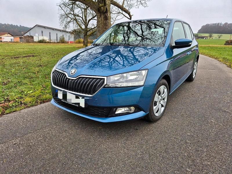 Blau Gebraucht 2020 Skoda Fabia Kleinwagen | 9.800 € (Superpreis) - Bild 1/4
